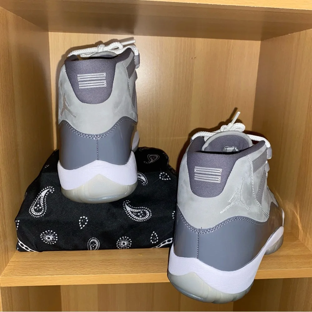 Men’s Size 9.5 “Cool Grey” Air Jordan 11s For Sale - Picture 8 of 9